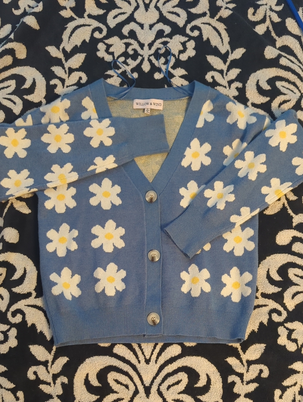 Willow & Wind Blue Daisy V‑Neck 3 Button Cardigan Tapered Waist Perfect Spacing